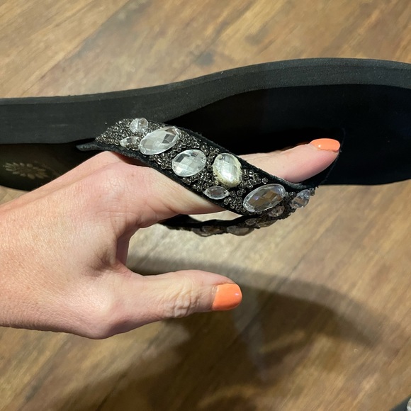Yellow Box Flip Flops. Color: Black with gemstones. Size: 10 - Picture 7 of 9